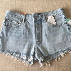 Levi’s Premium Frayed Hem Short